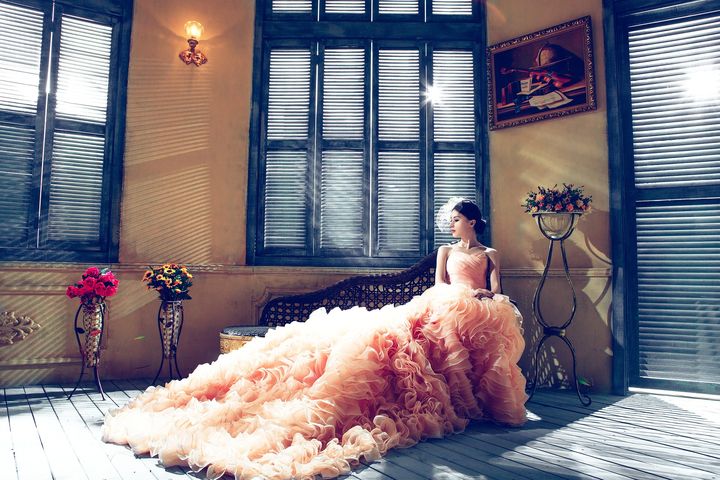 Невеста в персиковом платье