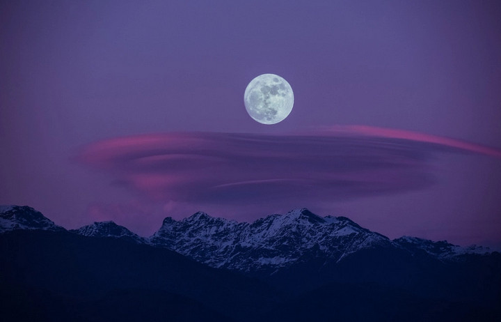 луна над горами