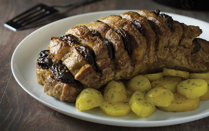 Свинина с черносливом и курагой вкусное мясное блюдо на Новый Год 2020