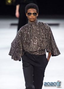 Блуза с широкими рукавами мода 2020 года