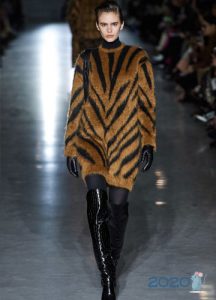 Max Mara осень-зима 2019-2020 тигровое платье