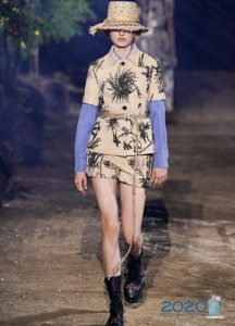 Модный костюм Диор с шортами весна-лето 2020