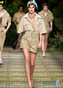 Модный костюм Dolce & Gabbana с шортами весна-лето 2020