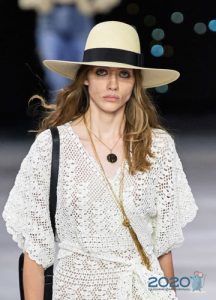 Модная широкополая шляпа весна-лето 2020 года