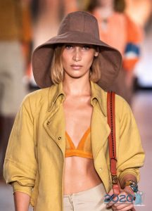Модная шляпа в стиле сафари весна-лето 2020 года