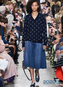 Модная джинсовая юбка в складку весна-лето 2020